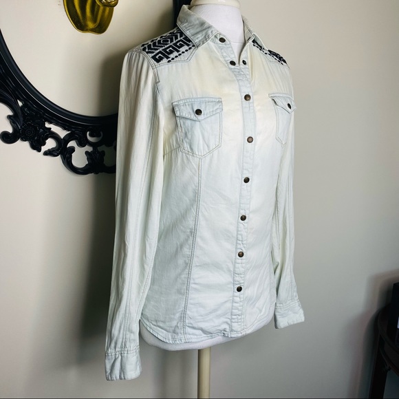 White Crow Light Blue Country Western Style Long Sleeve Snap Button Top - Picture 2 of 6